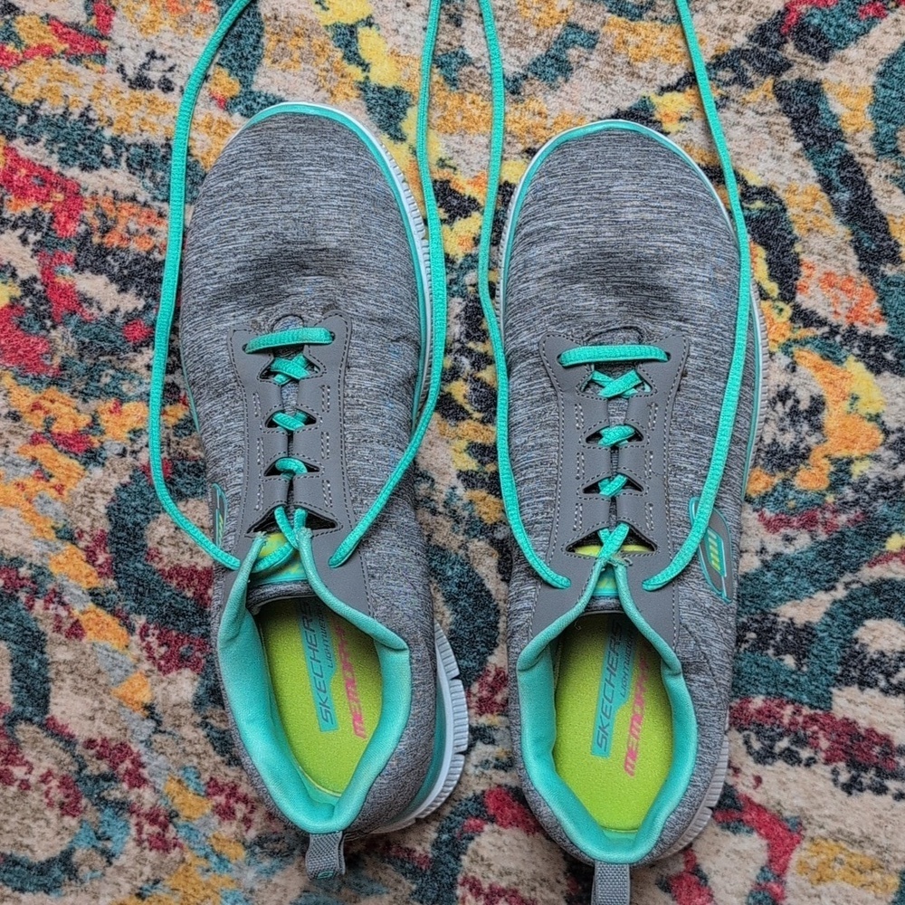 Skechers Lightweight Memory Foam Gray and Aqua Running Shoes Size 11